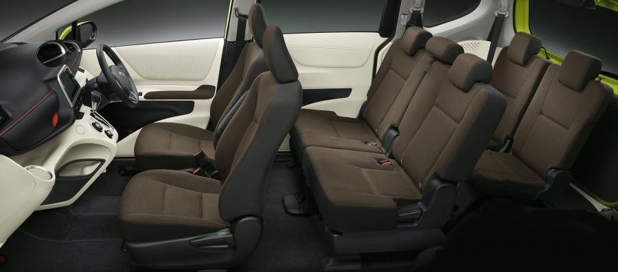 Интерьер Toyota Sienta 2016 года  (фото 9 из 9)